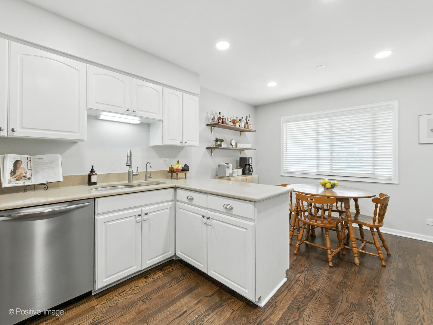 2S761 THERESA Court #761, Oak Brook, IL 60523