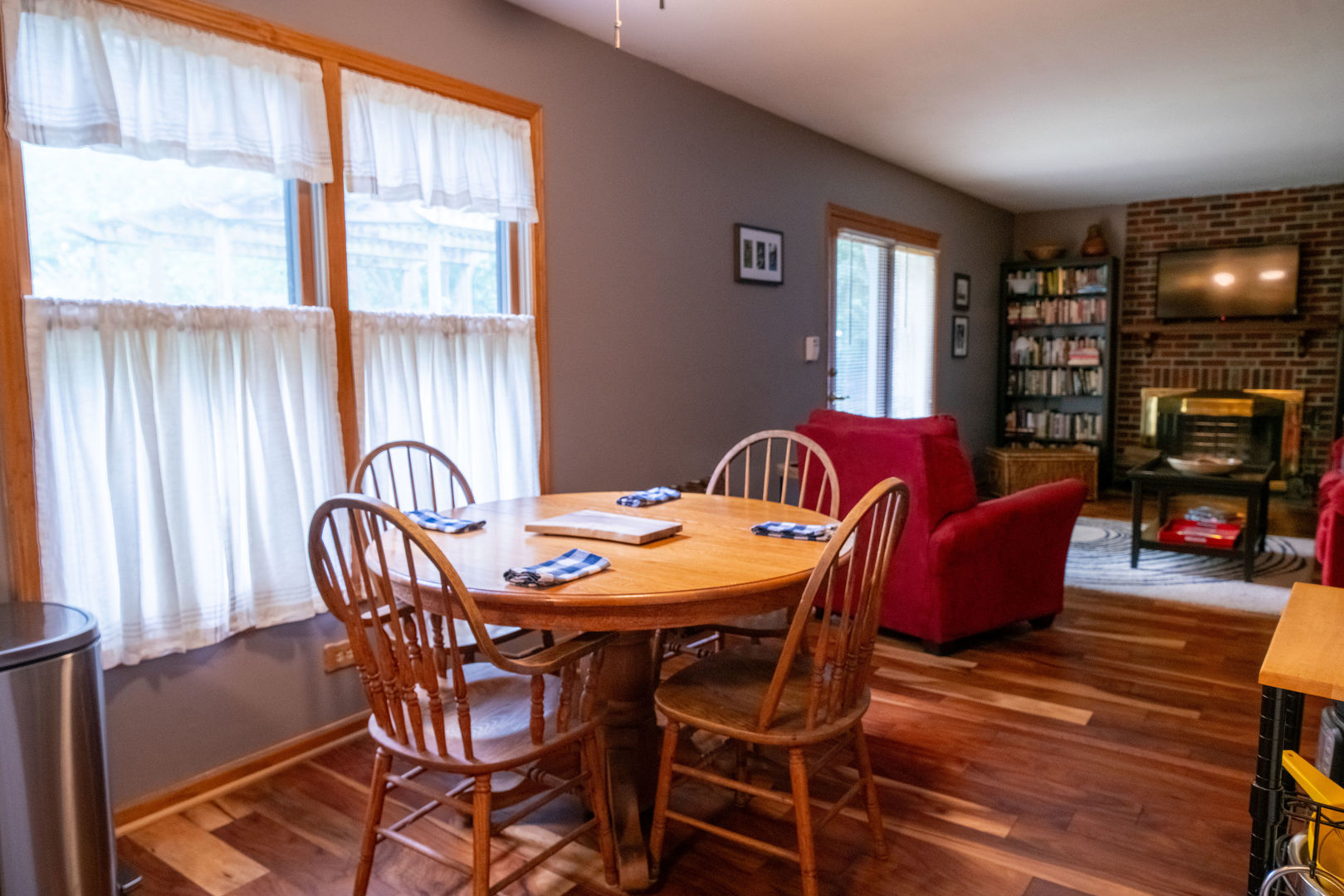 271 S WESTERN Avenue, Bartlett, IL 60103