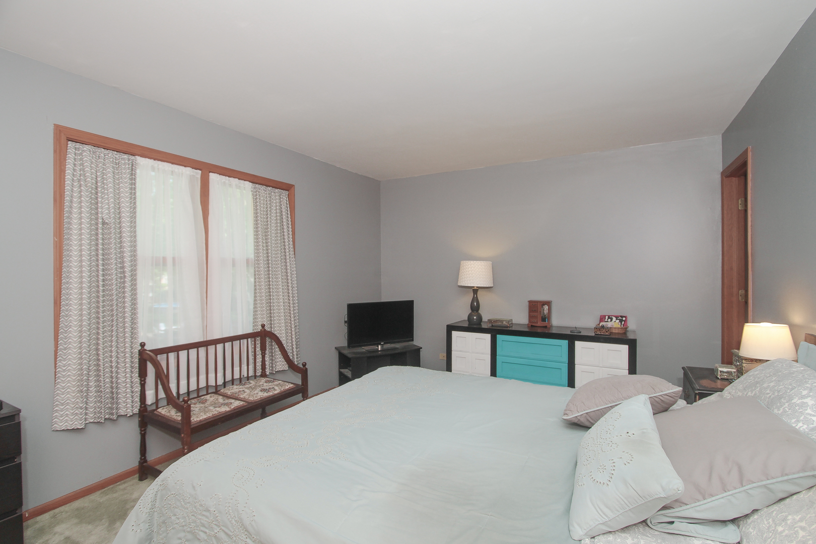 271 S WESTERN Avenue, Bartlett, IL 60103
