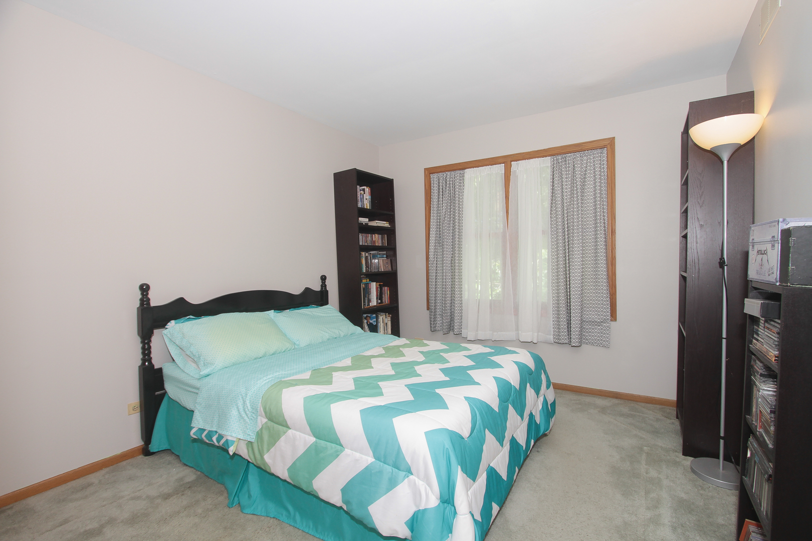 271 S WESTERN Avenue, Bartlett, IL 60103