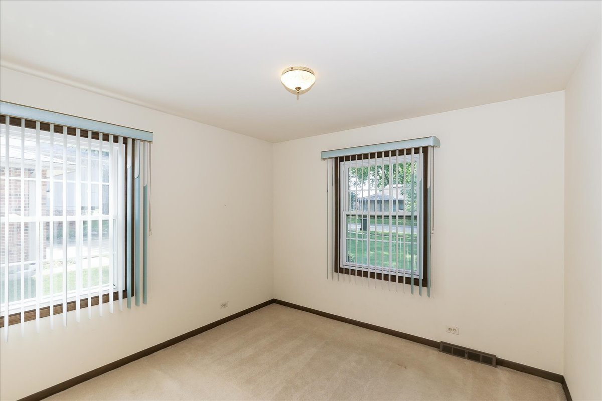 416 W NORTH Avenue, Bartlett, IL 60103