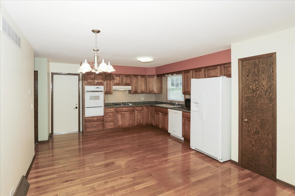 416 W NORTH Avenue, Bartlett, IL 60103