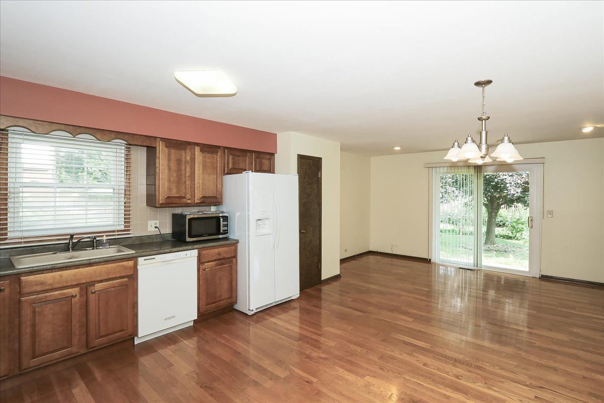 416 W NORTH Avenue, Bartlett, IL 60103