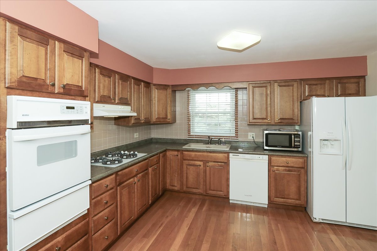 416 W NORTH Avenue, Bartlett, IL 60103