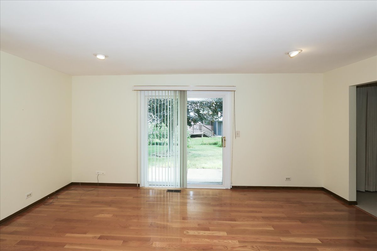 416 W NORTH Avenue, Bartlett, IL 60103