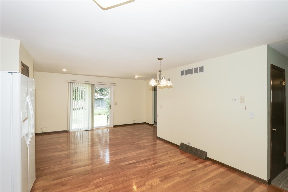416 W NORTH Avenue, Bartlett, IL 60103