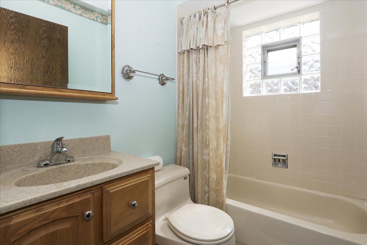 416 W NORTH Avenue, Bartlett, IL 60103