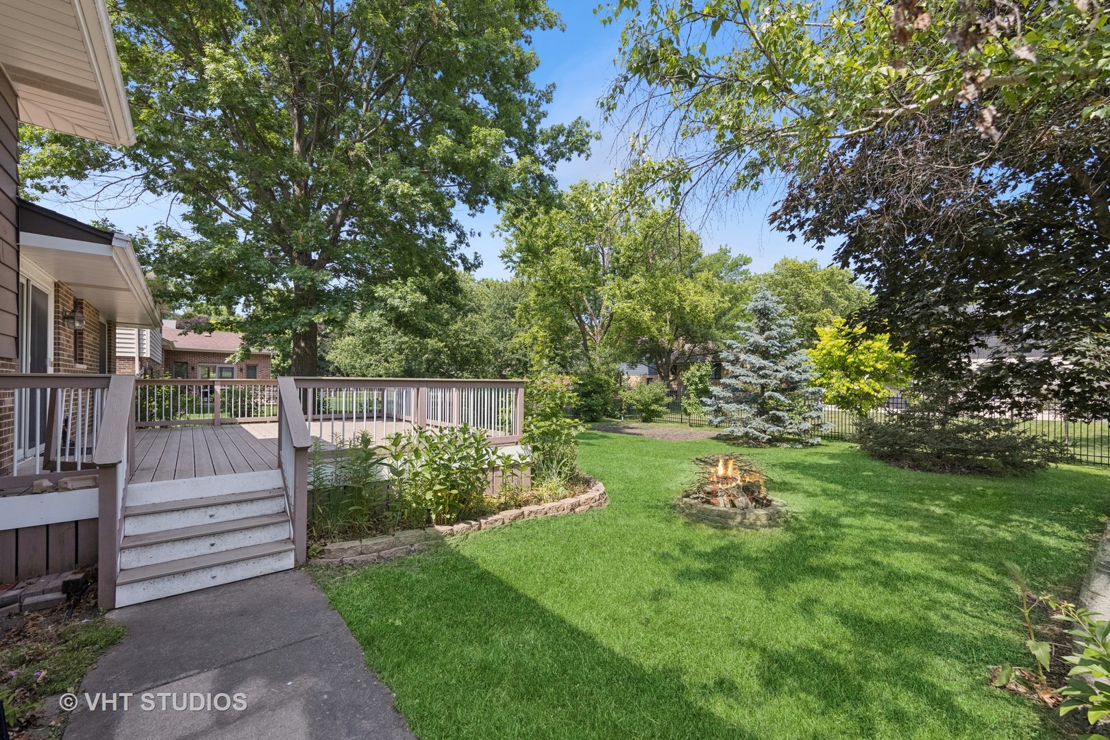 7769 Danbury Drive, Darien, IL 60561