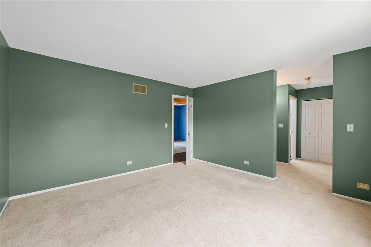 371 Larchmont Court, Naperville, IL 60565