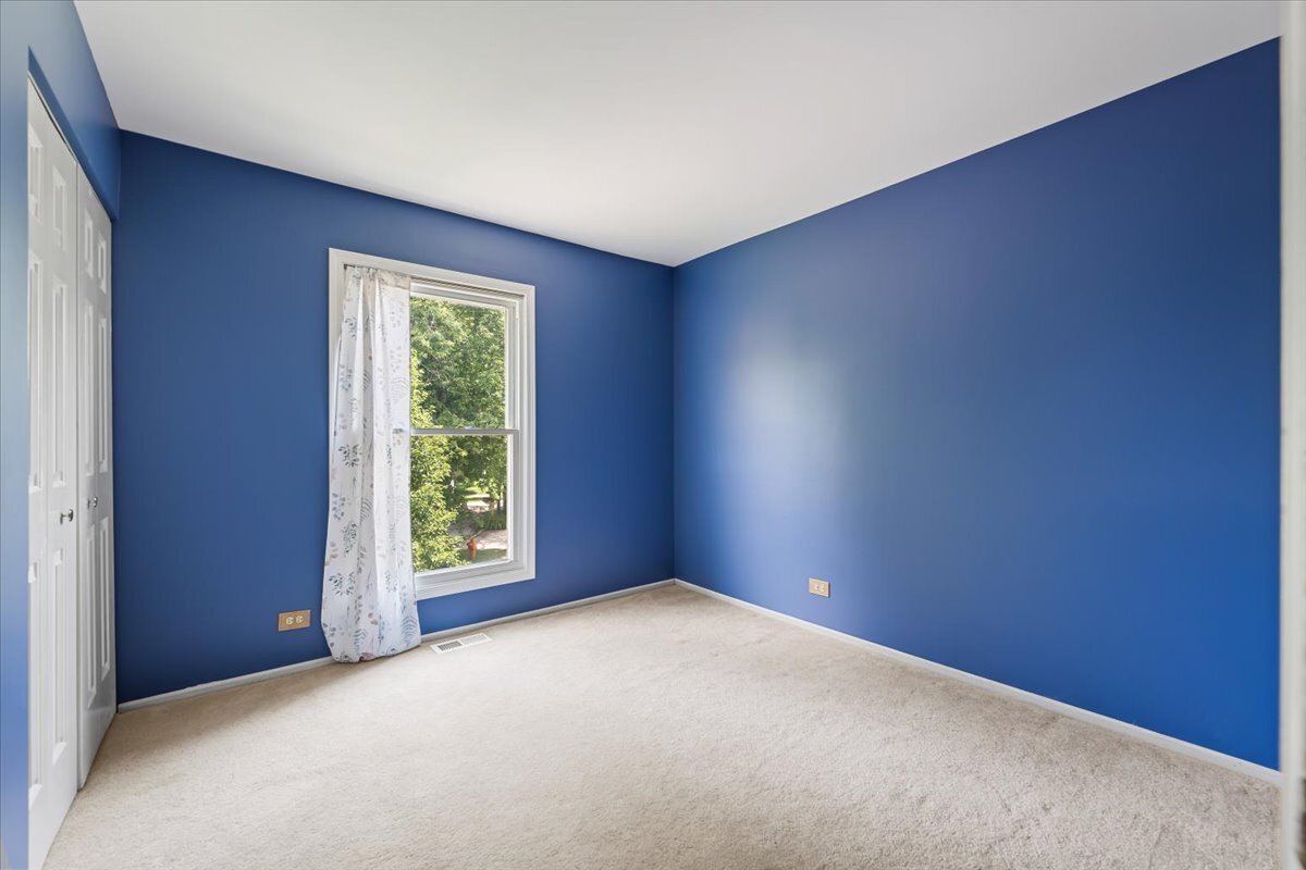 371 Larchmont Court, Naperville, IL 60565