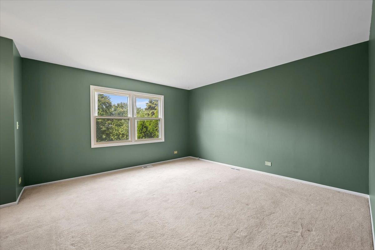 371 Larchmont Court, Naperville, IL 60565