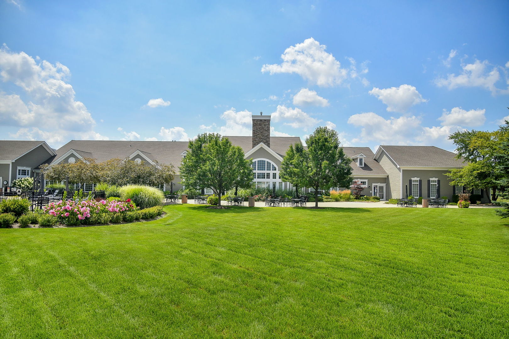 2525 Rolling Ridge, Elgin, IL 60124