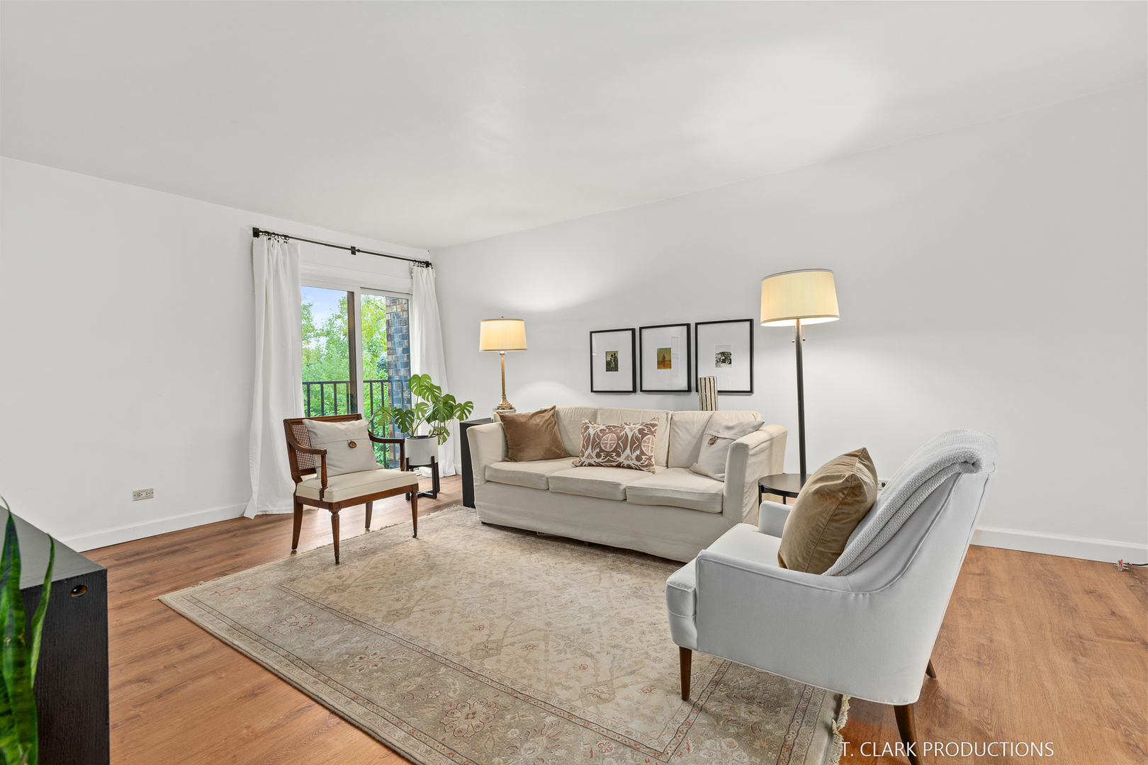 2218 COUNTRY CLUB Drive #21, Woodridge, IL 60517