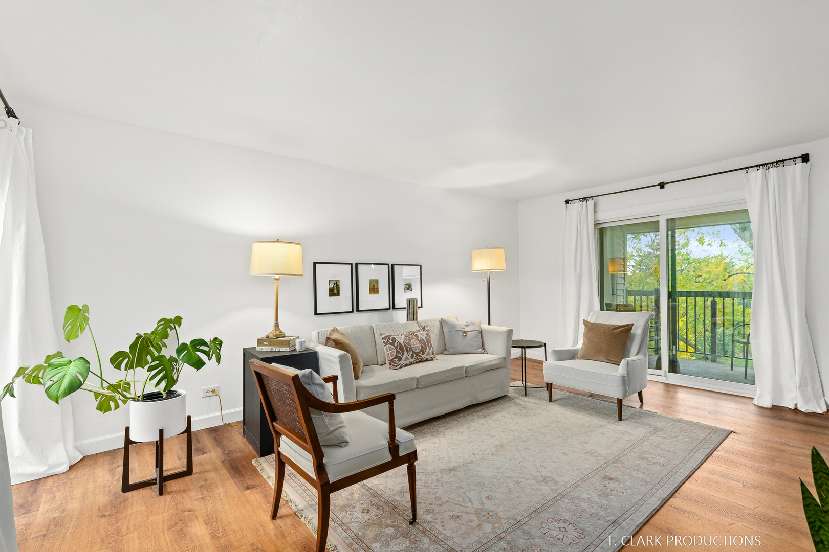 2218 COUNTRY CLUB Drive #21, Woodridge, IL 60517