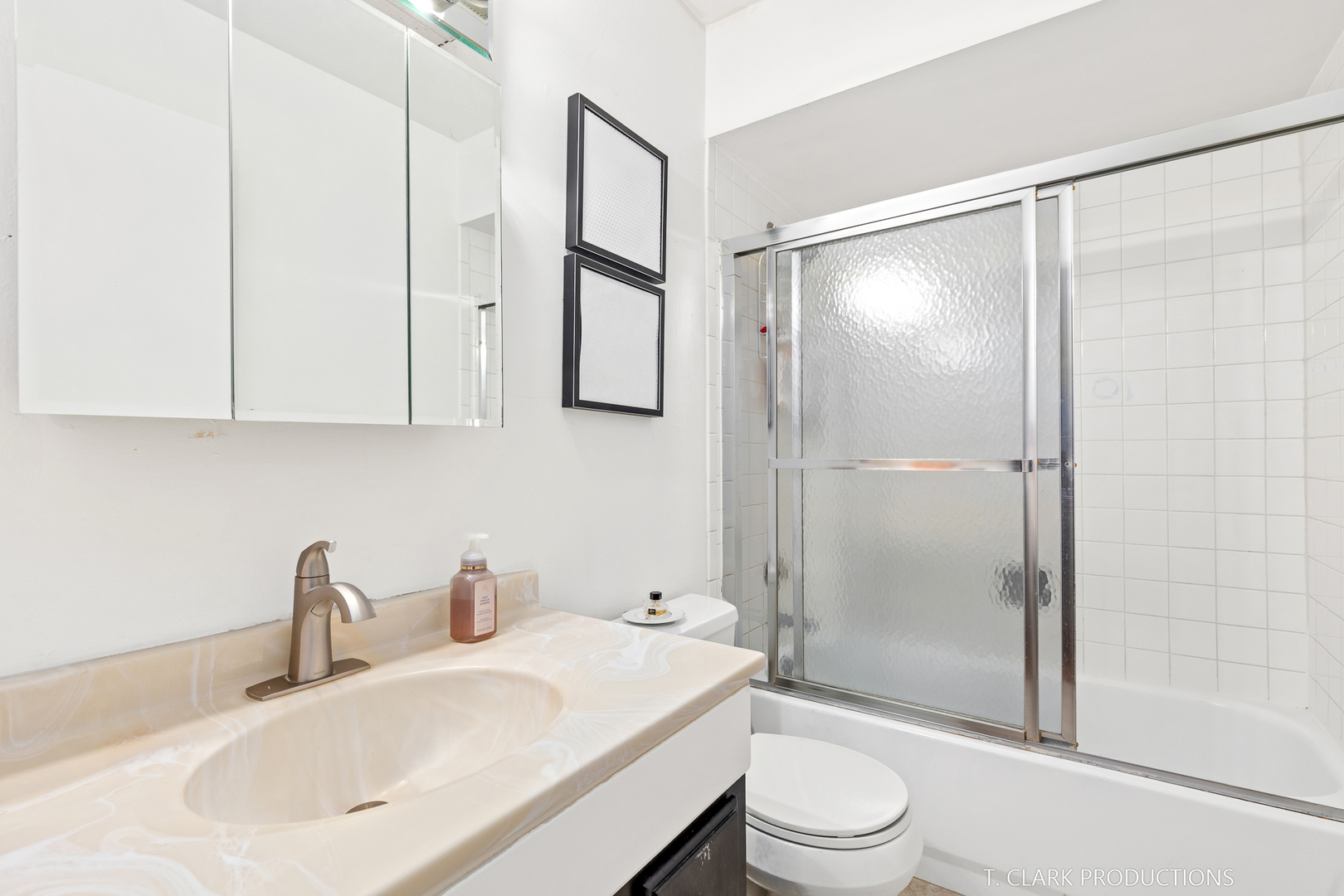 2218 COUNTRY CLUB Drive #21, Woodridge, IL 60517
