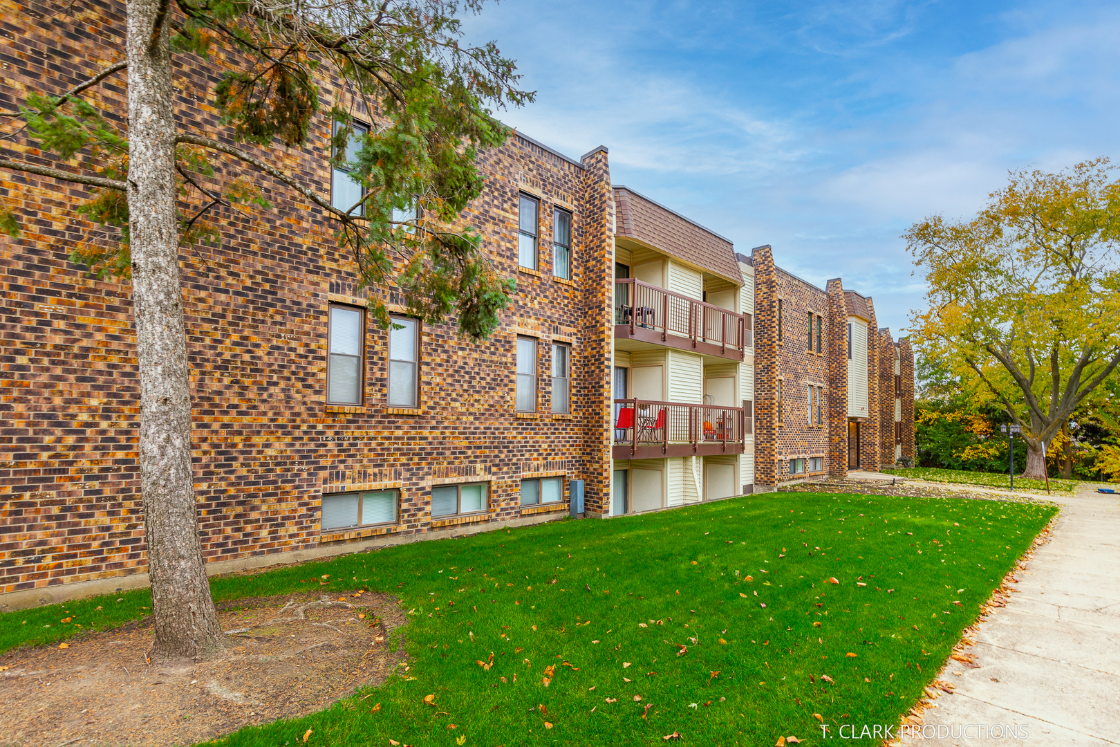 2218 COUNTRY CLUB Drive #21, Woodridge, IL 60517