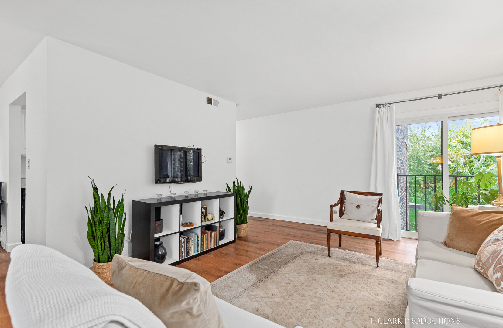 2218 COUNTRY CLUB Drive #21, Woodridge, IL 60517