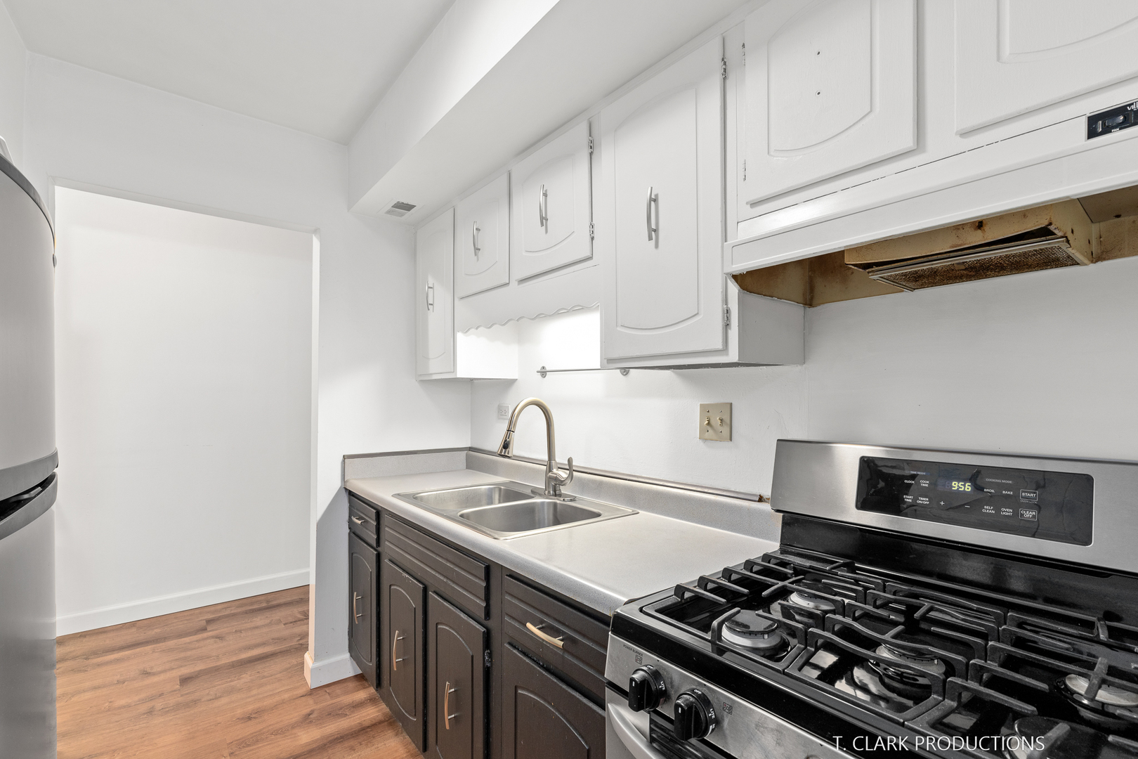 2218 COUNTRY CLUB Drive #21, Woodridge, IL 60517