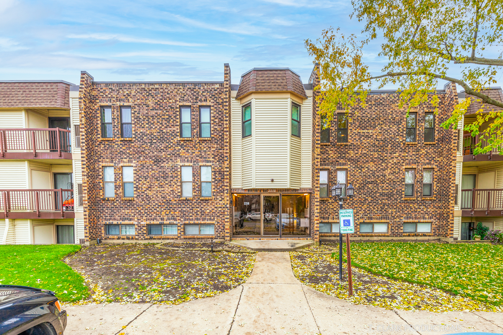 2218 COUNTRY CLUB Drive #21, Woodridge, IL 60517