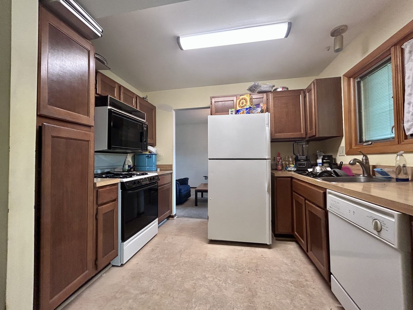 30W060 Hurlingham Drive, Warrenville, IL 60555