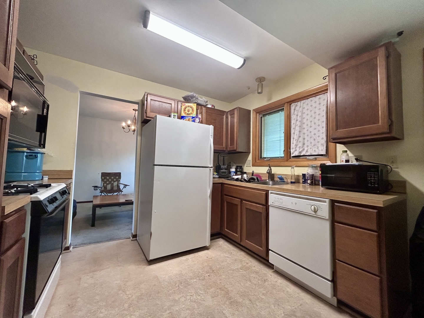 30W060 Hurlingham Drive, Warrenville, IL 60555