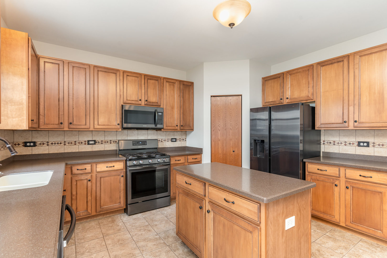 7911 Indigo Drive, Joliet, IL 60431