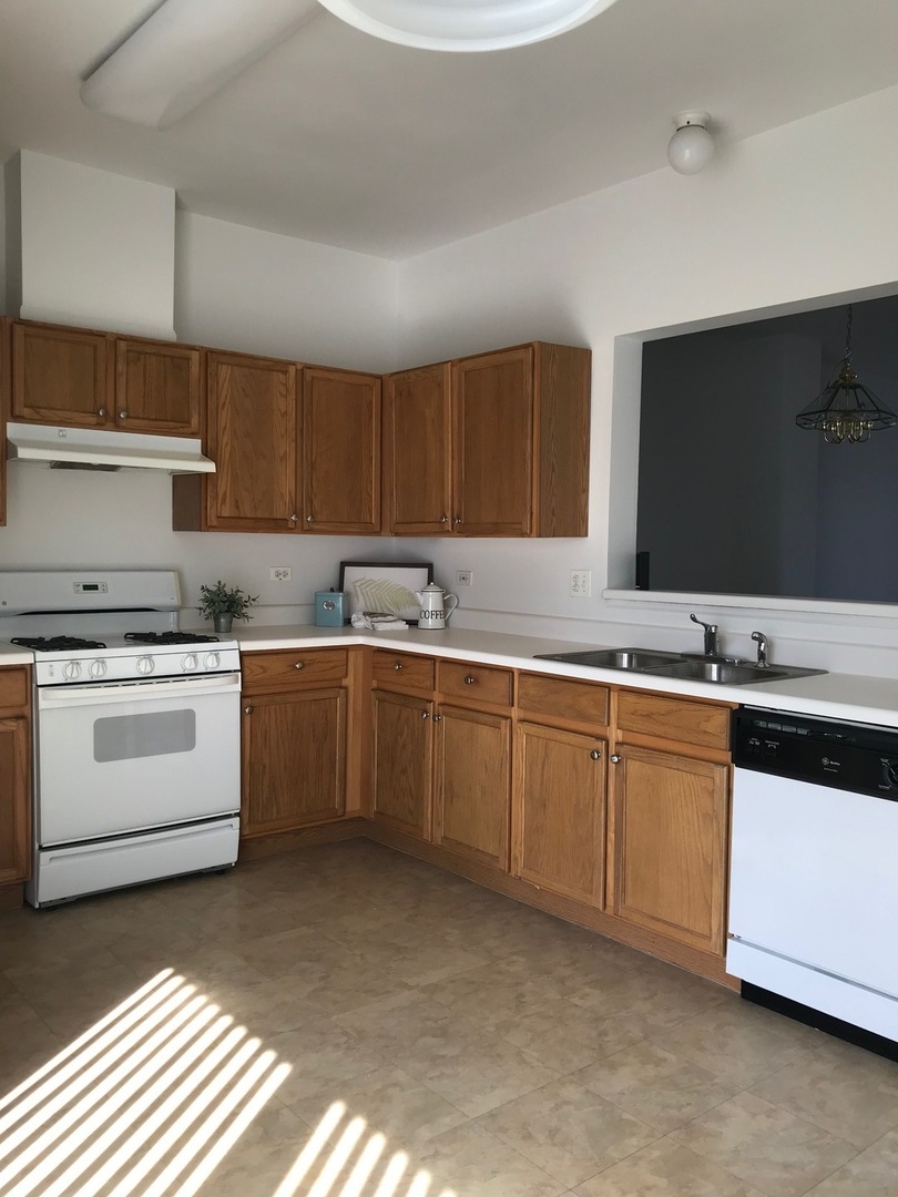 1098 Savoy Court, Elk Grove Village, IL 60007