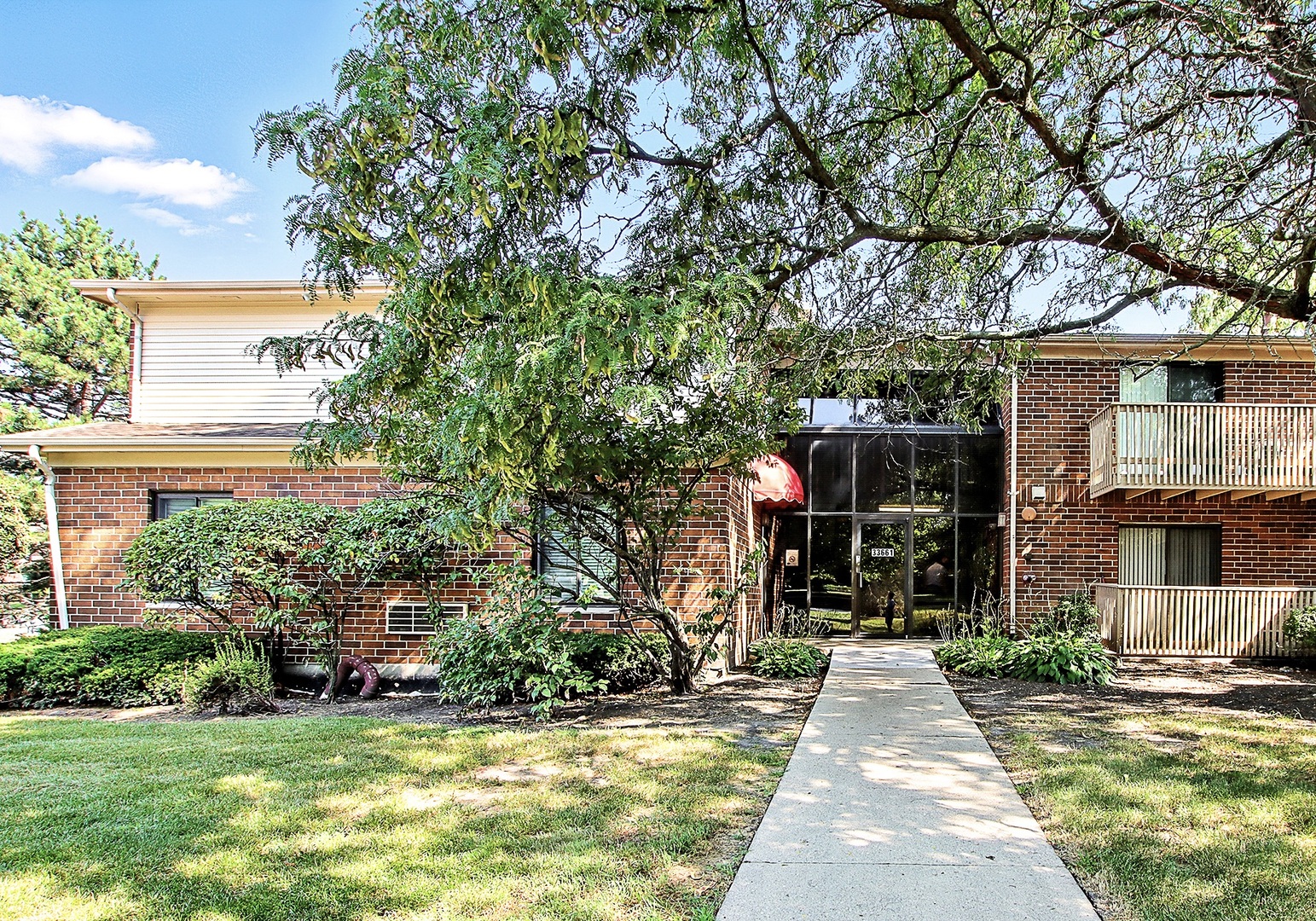33661 N ROYAL OAK Lane #101, Grayslake, IL 60030