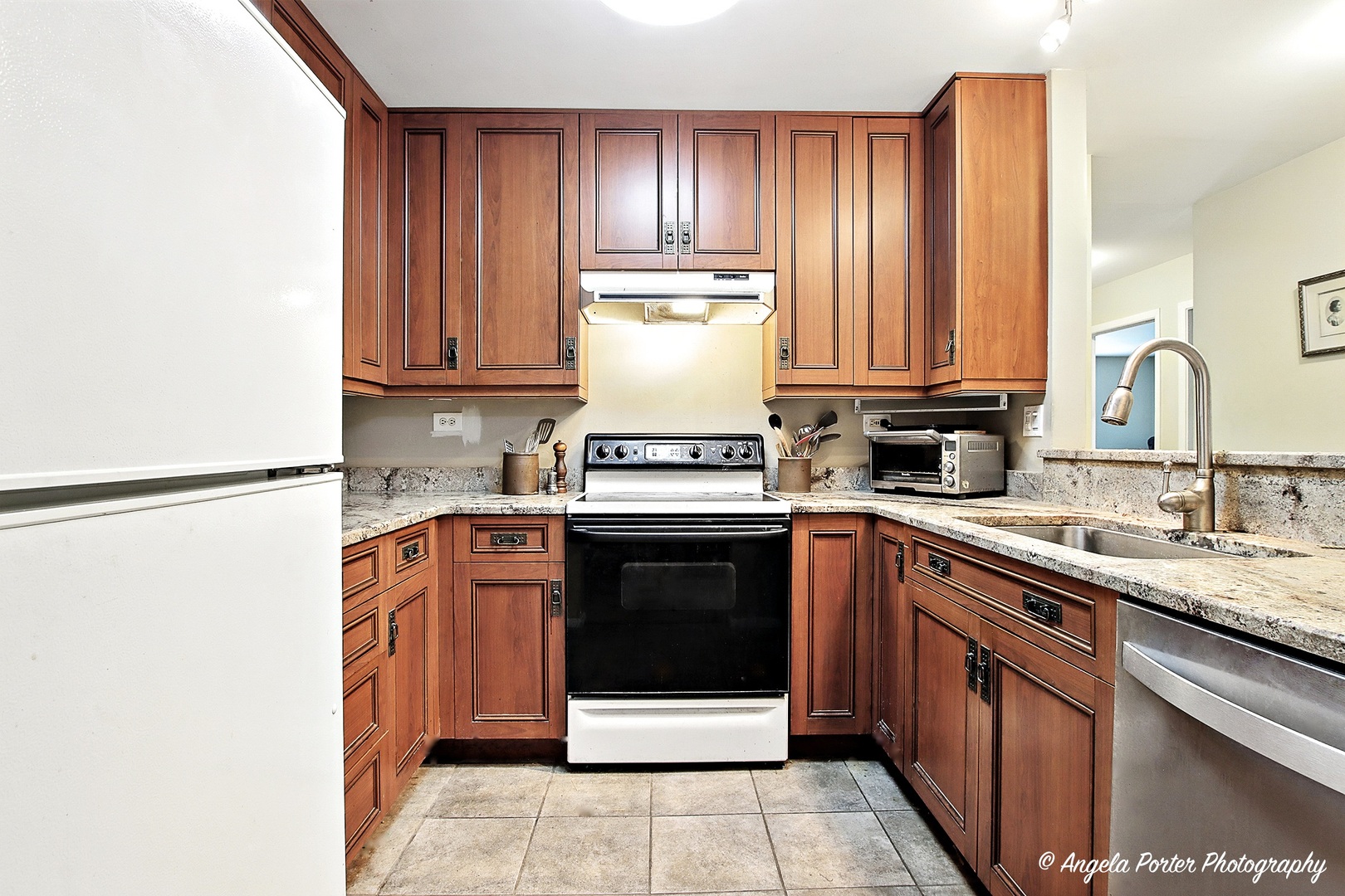 33661 N ROYAL OAK Lane #101, Grayslake, IL 60030
