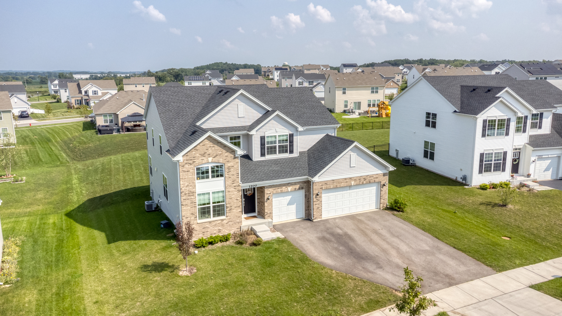 1200 Marlisle Drive, Hampshire, IL 60140