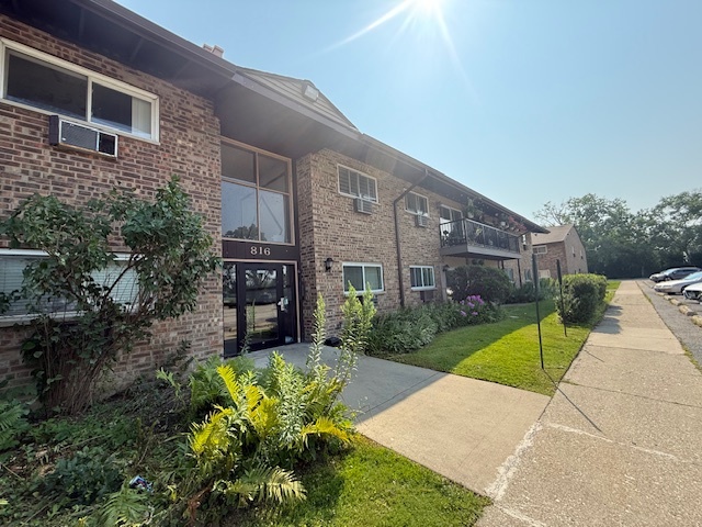 816 E Old Willow Road #116, Prospect Heights, IL 60070
