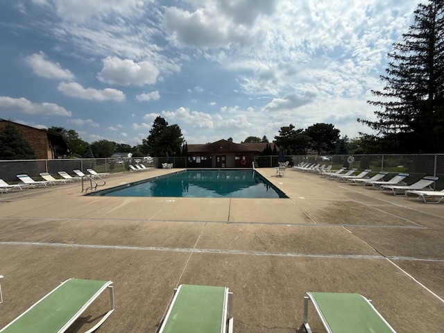 816 E Old Willow Road #116, Prospect Heights, IL 60070