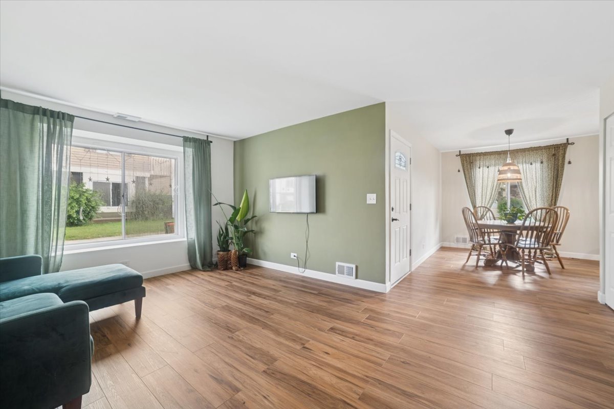 8P S Fernwood Drive, Bolingbrook, IL 60440