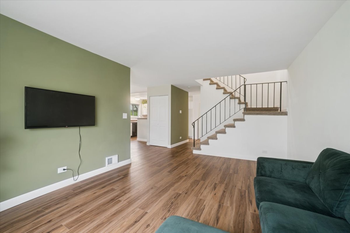 8P S Fernwood Drive, Bolingbrook, IL 60440