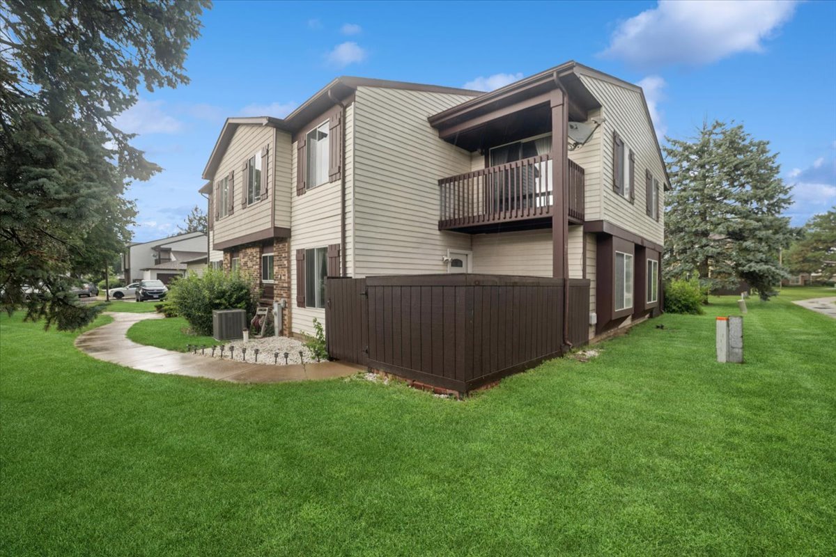8P S Fernwood Drive, Bolingbrook, IL 60440