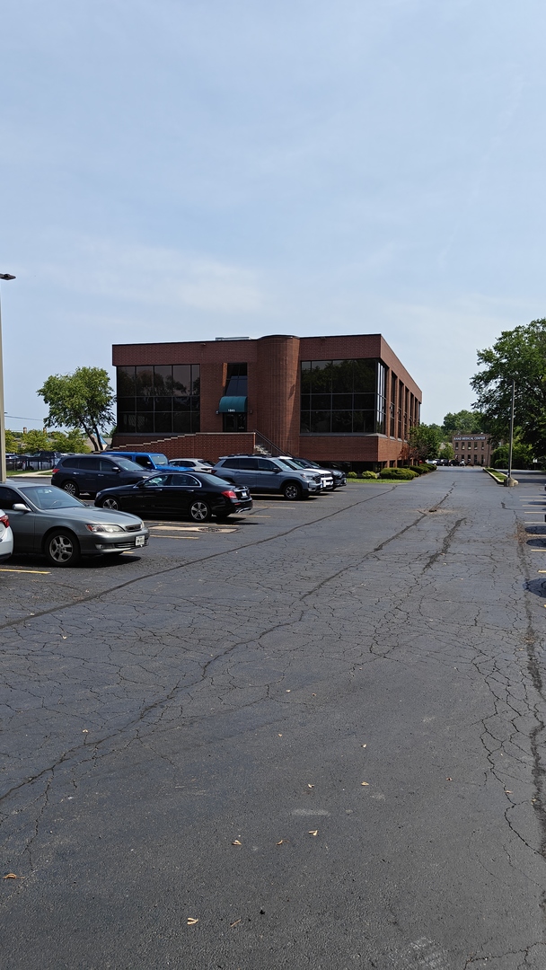 1845 E Rand Road, Arlington Heights, IL 60004
