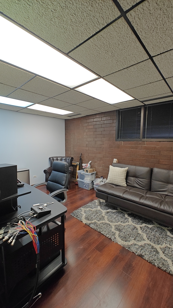 1845 E Rand Road, Arlington Heights, IL 60004