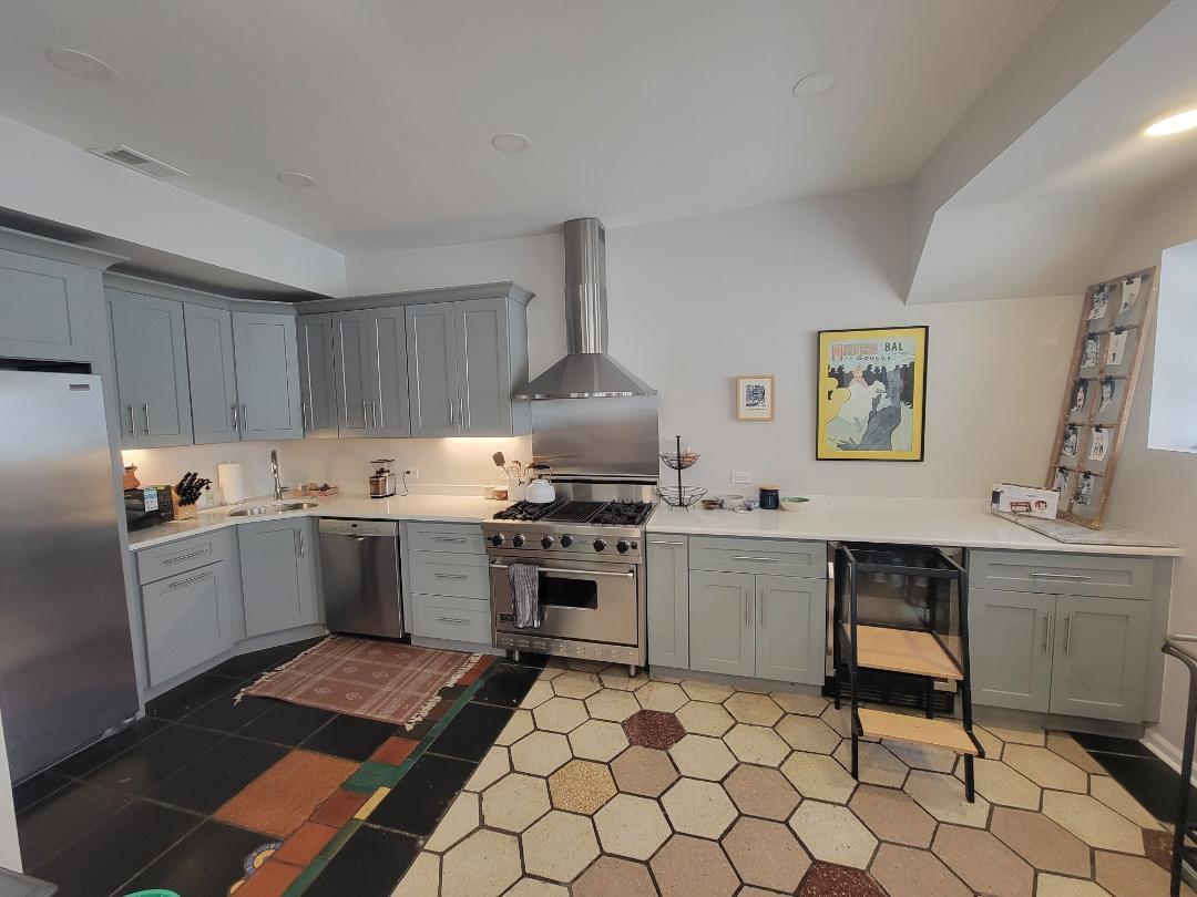 160 W BURTON Place #CH, Chicago, IL 60610