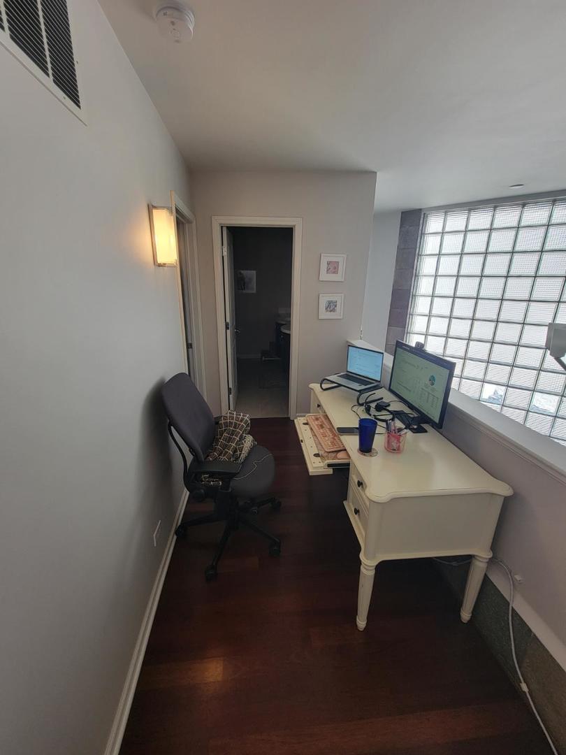 160 W BURTON Place #CH, Chicago, IL 60610