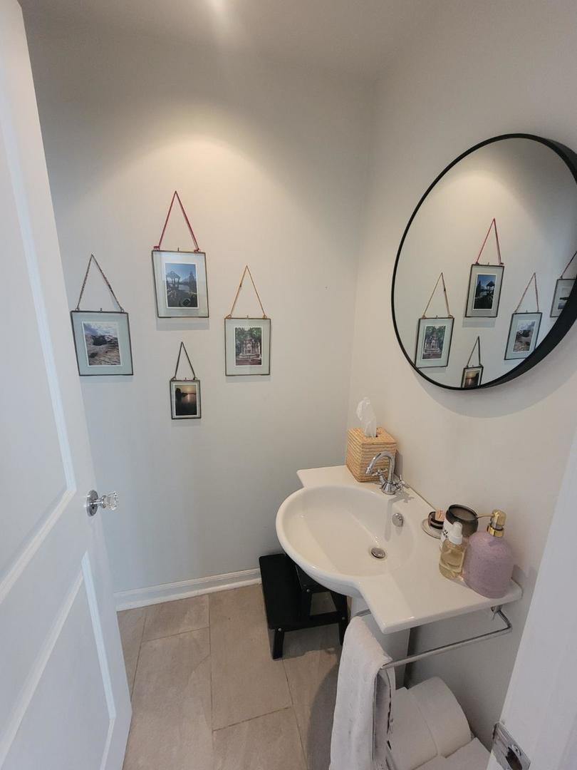 160 W BURTON Place #CH, Chicago, IL 60610