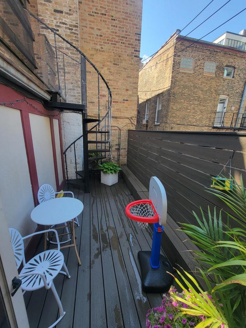 160 W BURTON Place #CH, Chicago, IL 60610