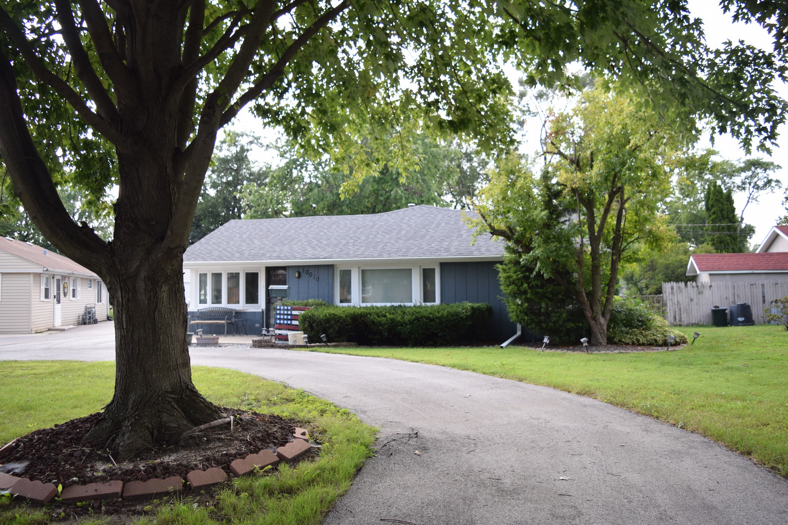10010 Harnew Road, Oak Lawn, IL 60453