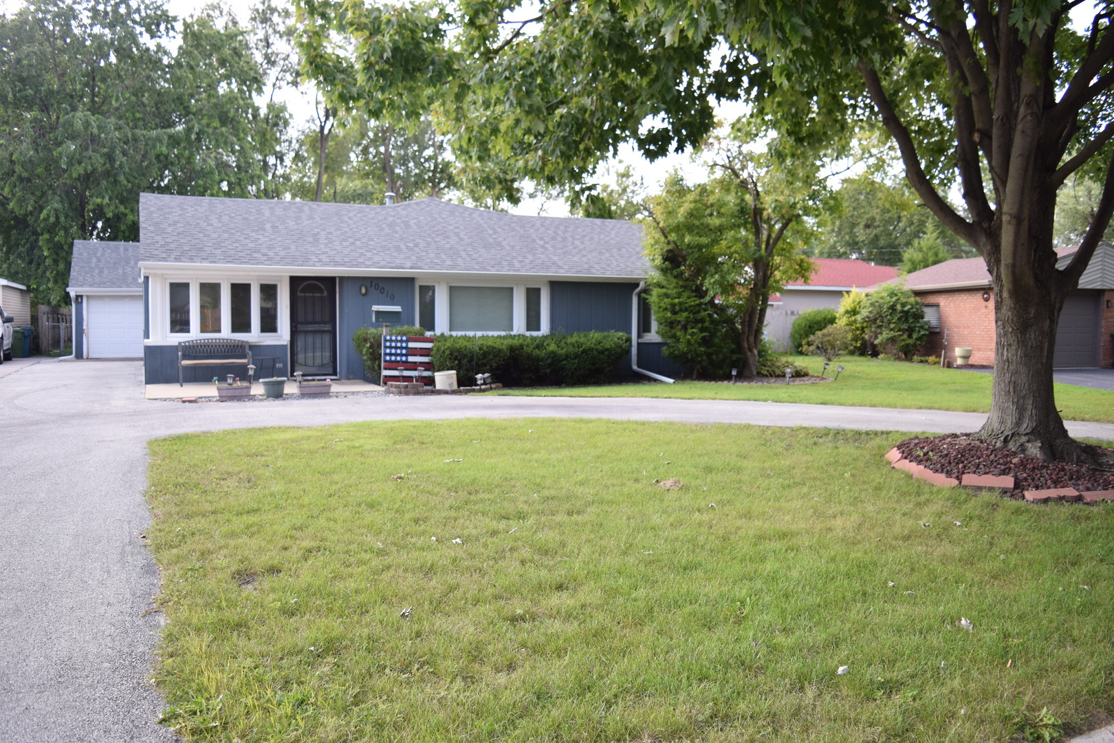 10010 Harnew Road, Oak Lawn, IL 60453