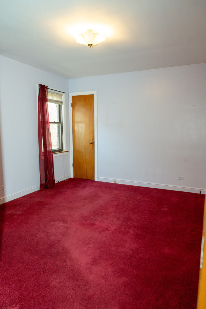 8150 S Marquette Avenue, Chicago, IL 60617
