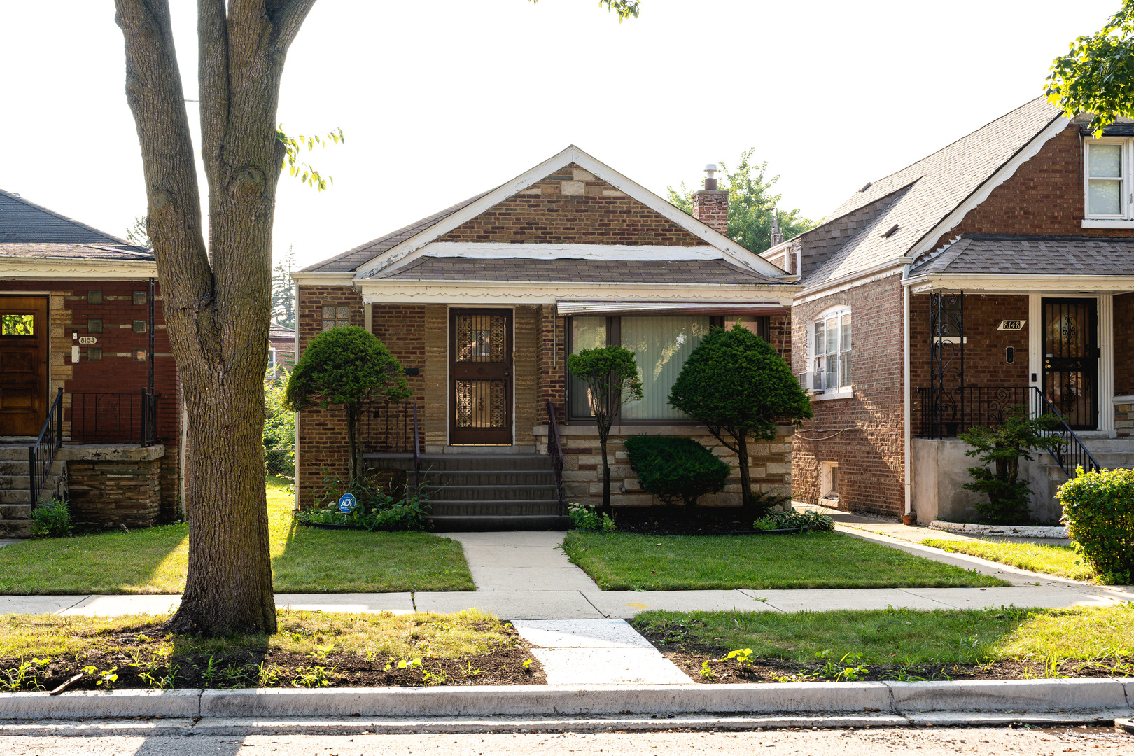 8150 S Marquette Avenue, Chicago, IL 60617