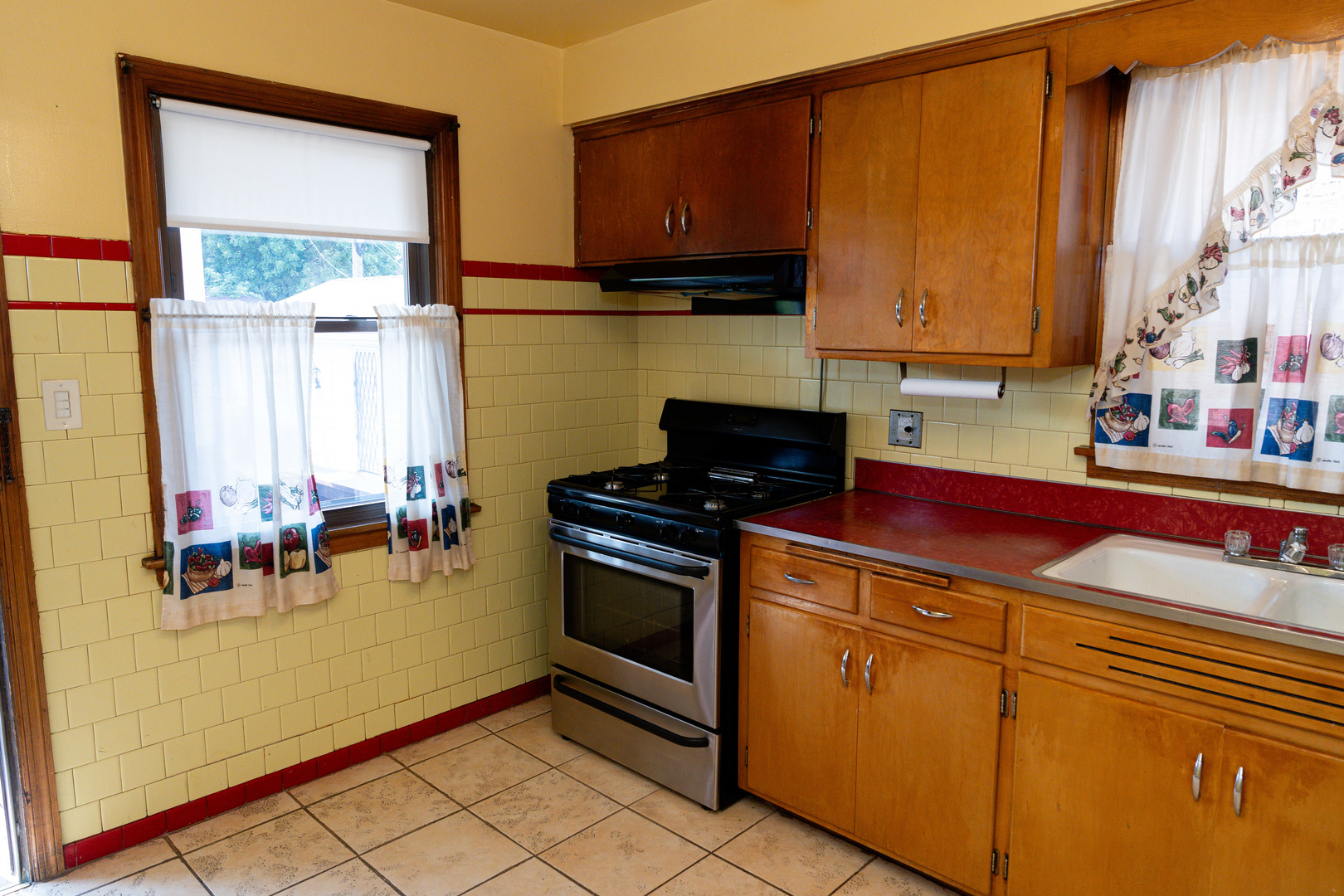 8150 S Marquette Avenue, Chicago, IL 60617