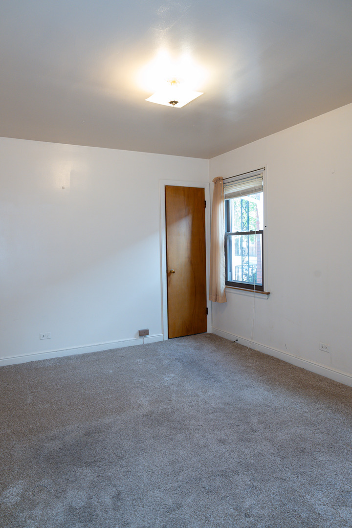 8150 S Marquette Avenue, Chicago, IL 60617
