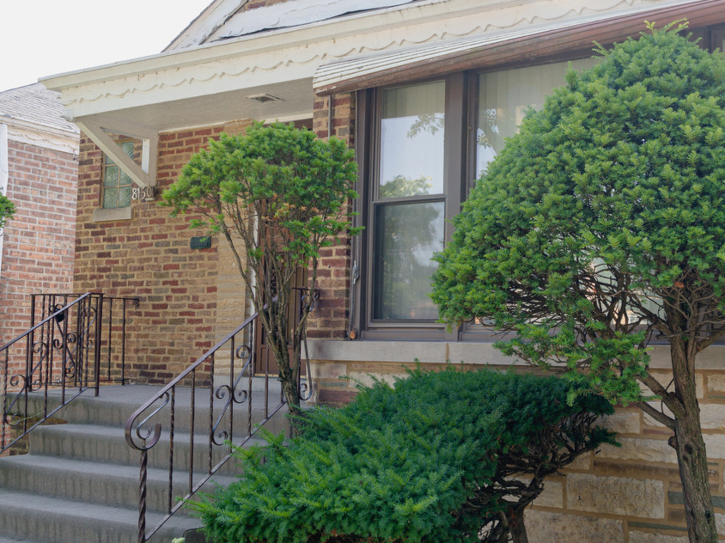 8150 S Marquette Avenue, Chicago, IL 60617