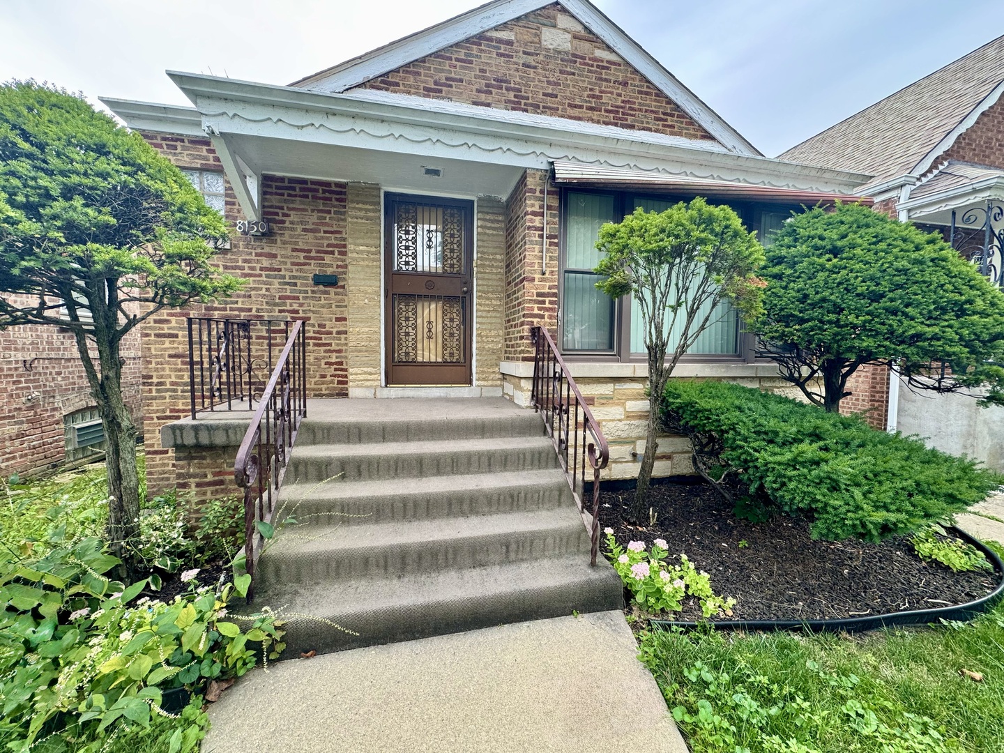8150 S Marquette Avenue, Chicago, IL 60617