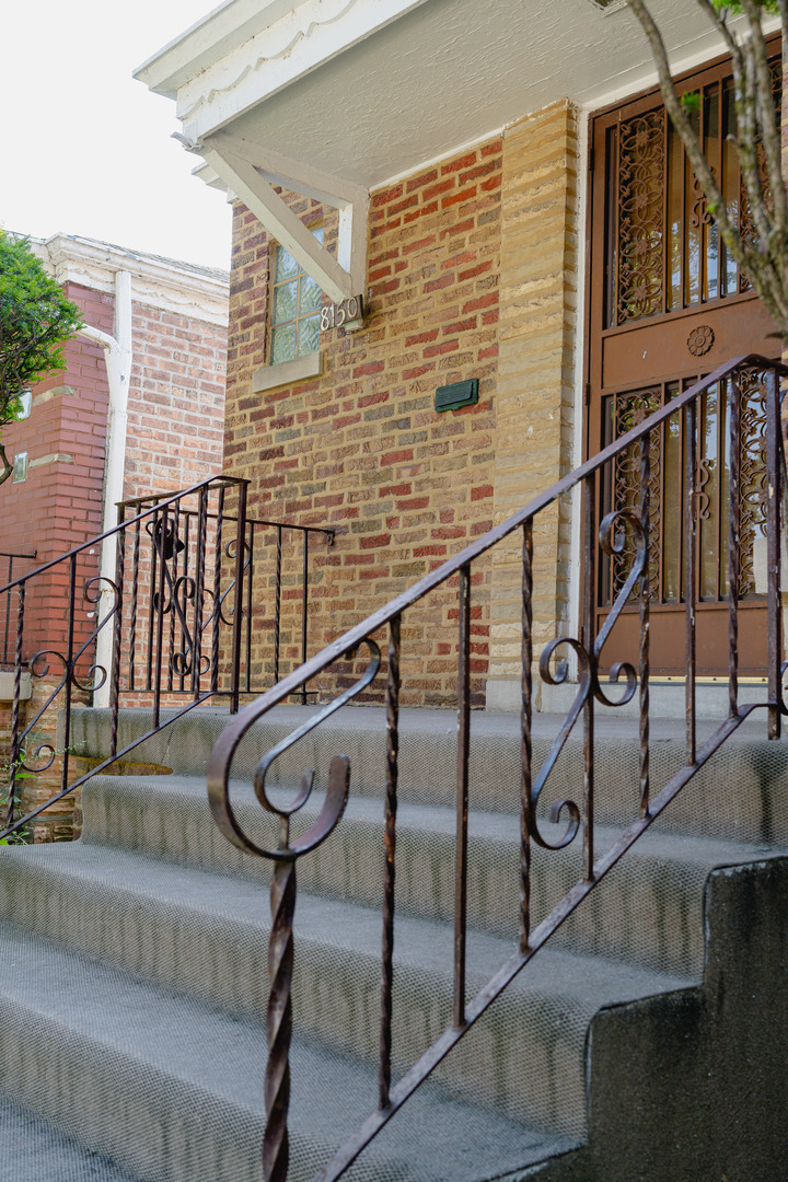 8150 S Marquette Avenue, Chicago, IL 60617